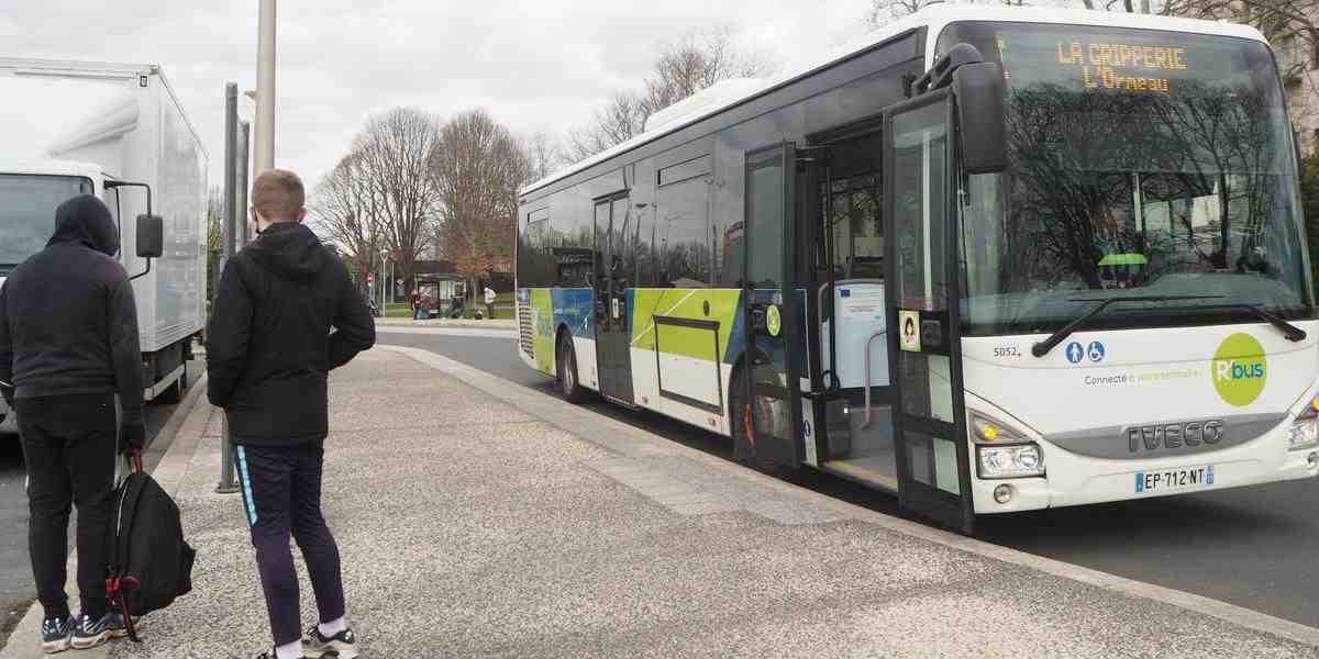 Agglo de Rochefort : les élus de l'ex-Sud Charente ne se prononcent pas sur les transports scolaires