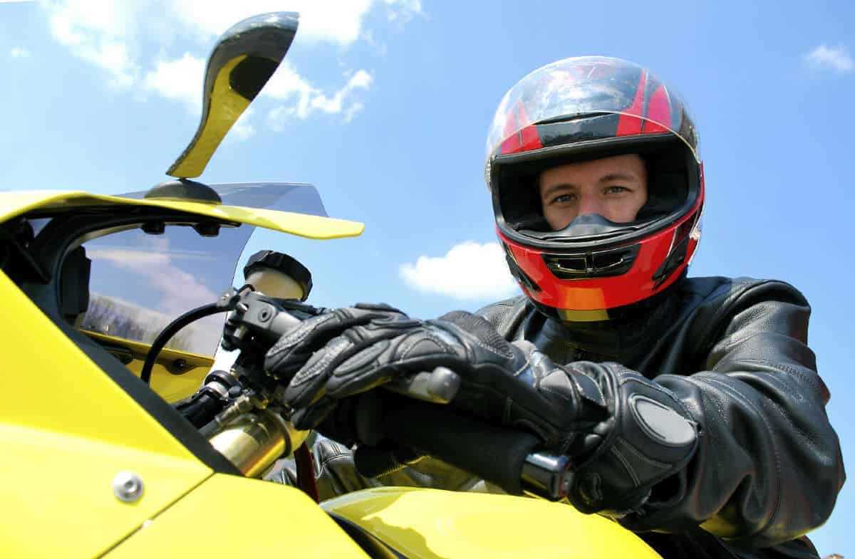 Comment éviter le mal de dos en tant que passager moto ?
