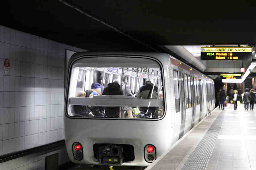 Ponctualité, sécurité, fiabilité, vitesse... Lyon Capitale compare le métro lyonnais aux deux plus gros réseaux de métros de France. Et les Lyonnais s’en sortent bien.