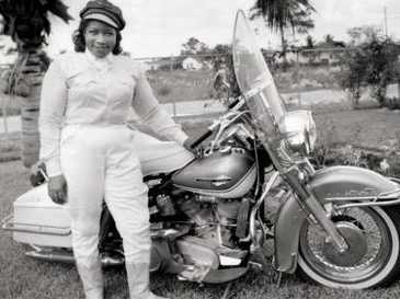 Quelle première moto pour une femme ?