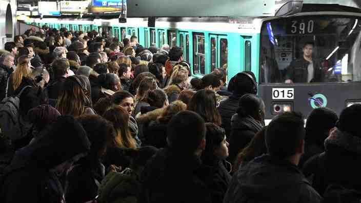 Transports à Paris : trafic sur trois lignes de métro mercredi