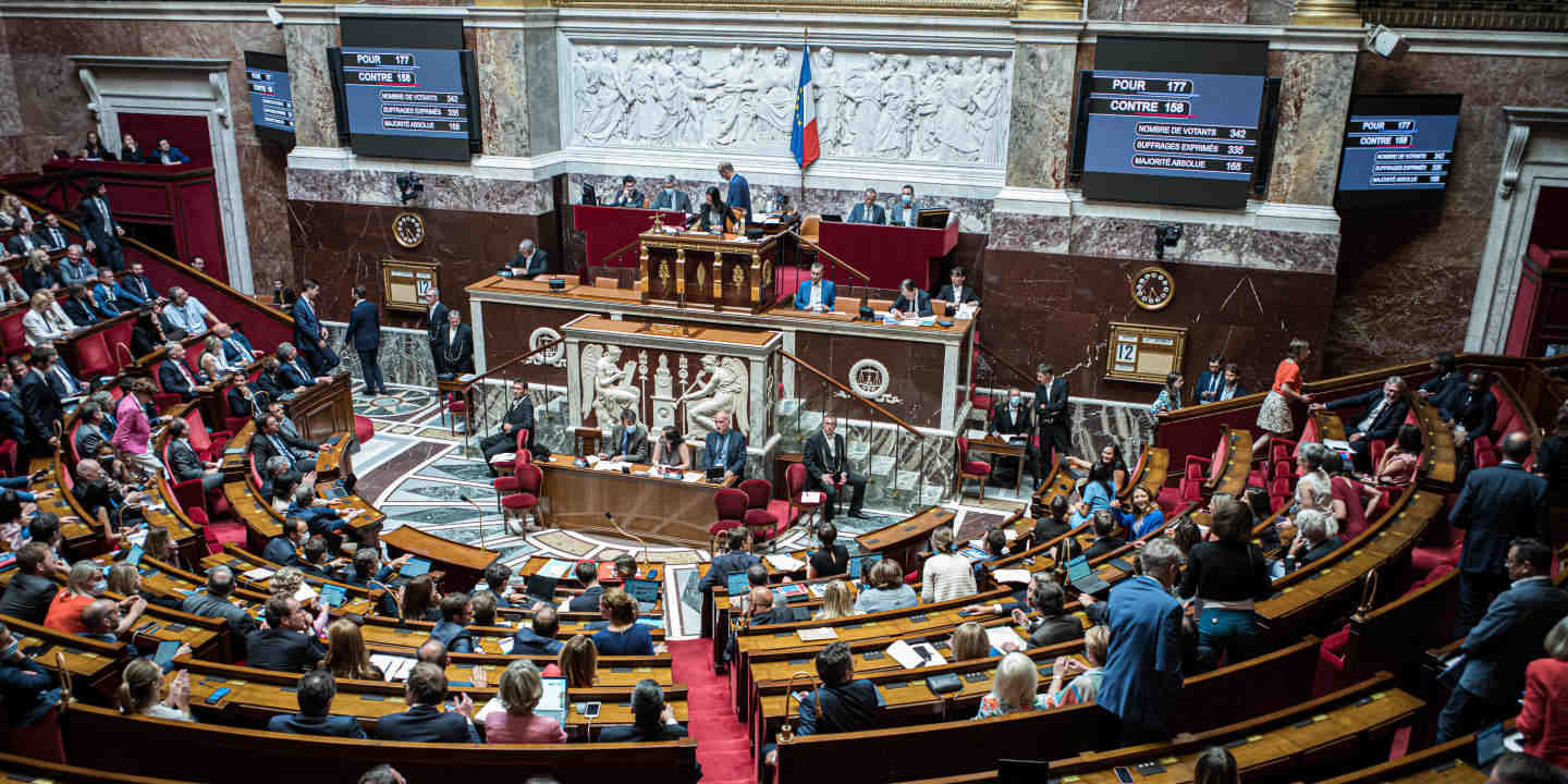 Mesures Covid françaises : projet de loi au Parlement, lois définitives