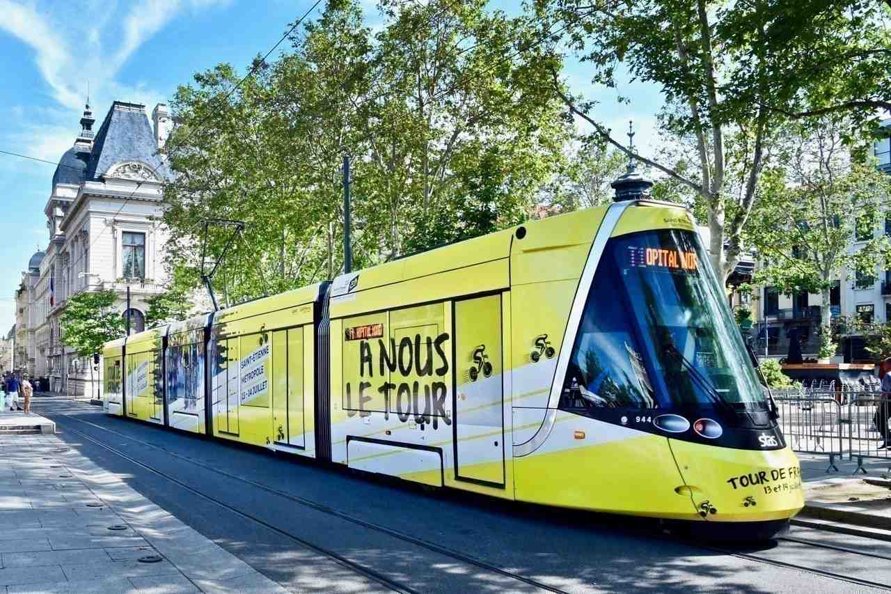 Tram, bus : voici comment se rendre gratuitement au Tour de France à Saint-Étienne