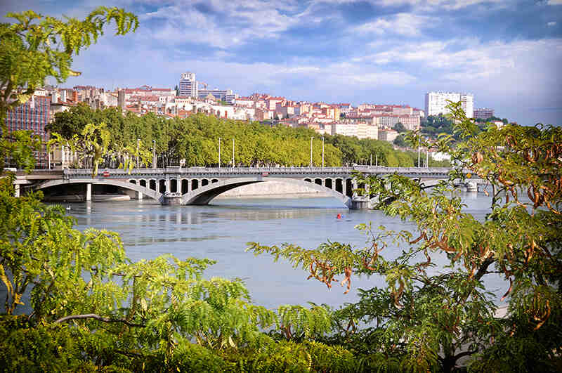 Le saviez-vous ? Le métro A de Lyon ne passe pas sous le Rhône... mais sur le pont