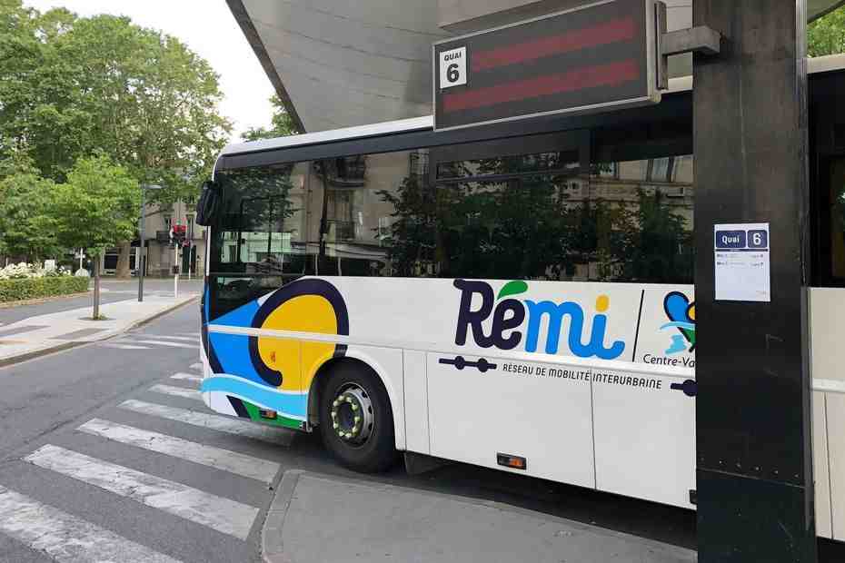Transports scolaires : face à la pénurie de chauffeurs de car, la rentrée s'annonce très difficile en Centre-Val de Loire.