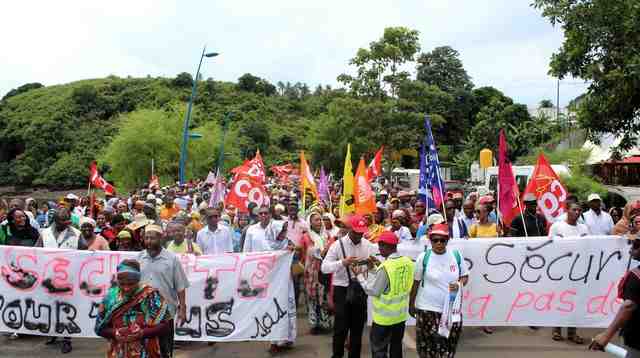 Mayotte : Transports scolaires et administration suspendus jeudi, les élus protestent contre l'insécurité