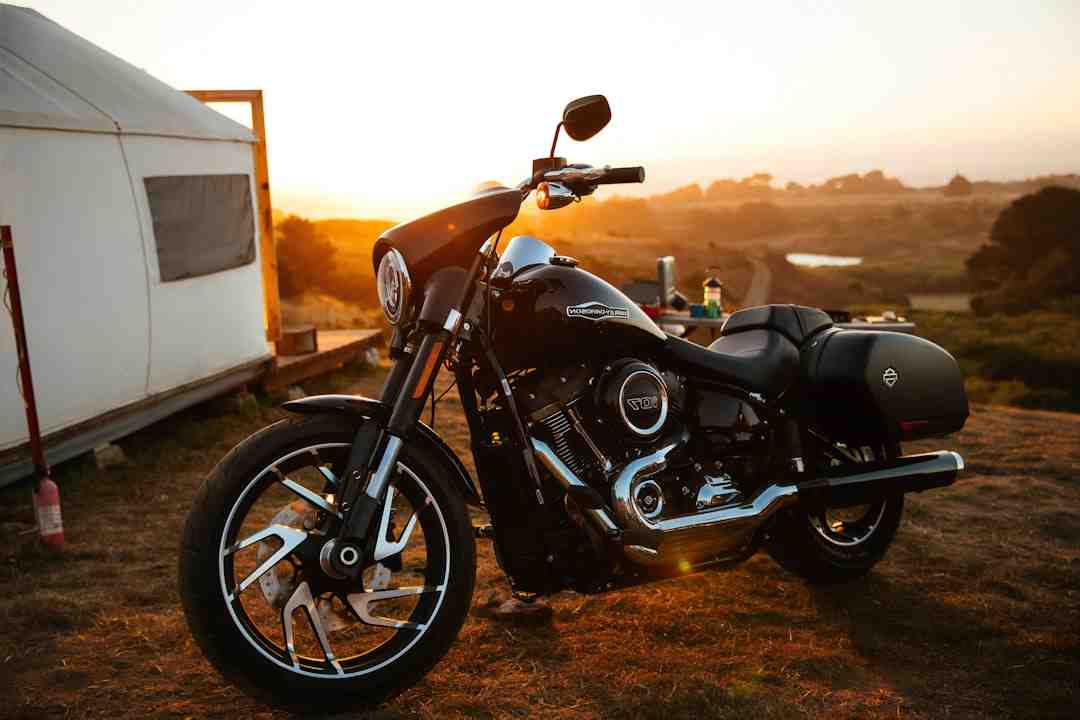 Une incroyable moto hybride 2x2 durable conçue pour l'aventure